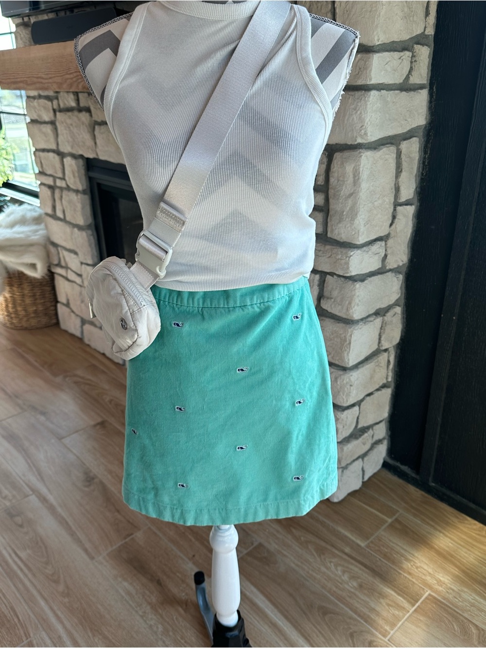 Vineyard Vines Mint Corduroy w/ Embroidered Mini Skirt. SIze 6